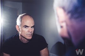 Why ‘Black Mirror’ Star Michael Kelly Won’t Let His Daughter Have a Cellphone (Video)