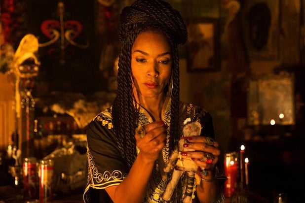 american horror story marie laveau angela bassett american horror story marie laveau angela bassett