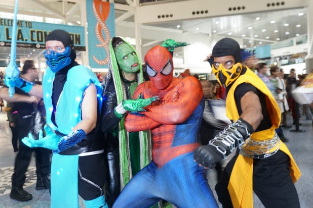 Stan Lee's Los Angeles Comic Con cosplay Stan Lee's Los Angeles Comic Con cosplay