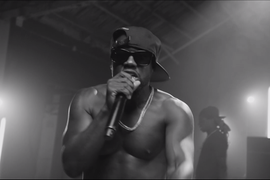 BET Hip Hop Awards: Watch Kevin Hart in Rap Battle With Lil Wayne (Video)