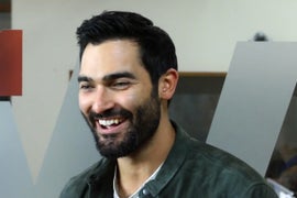 ‘Supergirl’ Star Tyler Hoechlin Talks About His First Time Wearing Superman’s Suit (Exclusive Video)