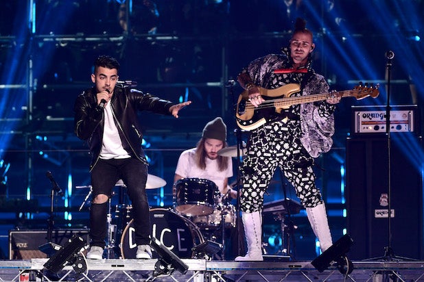 JinJoo Lee, Joe Jonas, Jack Lawless and Cole Whittle MTV EMA's 2016 - Show JinJoo Lee, Joe Jonas, Jack Lawless and Cole Whittle MTV EMA's 2016 - Show