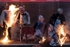 Sex Pistols Memorabilia Worth Millions Burned in Protest (Video)