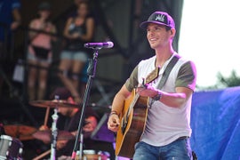 Country Singer Granger Smith Falls Off Stage, Sustains Broken Ribs, Punctured Lung (Video)