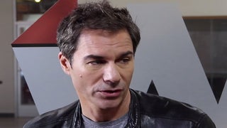 ‘Travelers’ Star Eric McCormack on How Social Media Inspired the Show