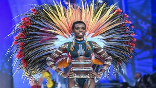 13 Stunning Images from 2016 Victoria’s Secret Fashion Show (Photos)