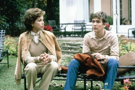 Mary Tyler Moore: 7 Iconic Scenes From Trailblazer’s Career (Videos)