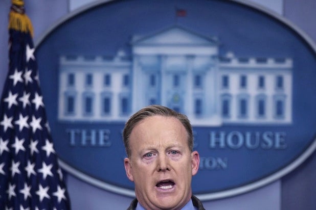 sean spicer melissa mccarthy snl super soaker cnn