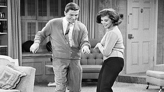 How Mary Tyler Moore Changed TV’s Dress Code for Women … by Wearing Pants