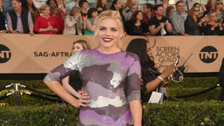 Busy Phillips Looks Nothing Like Sarah Huckabee Sanders, Can’t Believe Anti-Trump Activist Mixed Them Up
