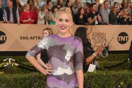 Busy Phillips Looks Nothing Like Sarah Huckabee Sanders, Can’t Believe Anti-Trump Activist Mixed Them Up
