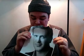 YouTuber Plans to Eat Picture of Jason Segel Every Day Until Actor Responds (Video)