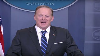 Woman Confronts Sean Spicer at Apple Store, Records Entire Interaction (Video)