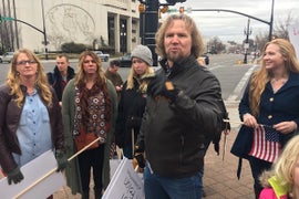 ‘Sister Wives’ Family Joins Polygamy Ban Protest in Utah (Video)