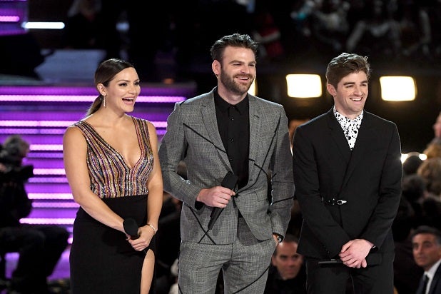 chainsmokers grammys 2017 david bowie blackstar