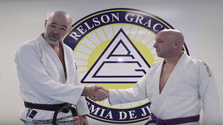 Martial Arts Expert Teaches How to Block Donald Trump’s Handshake (Video)