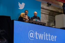 Twitter, Bloomberg Team for 24/7 Live News Streaming Service