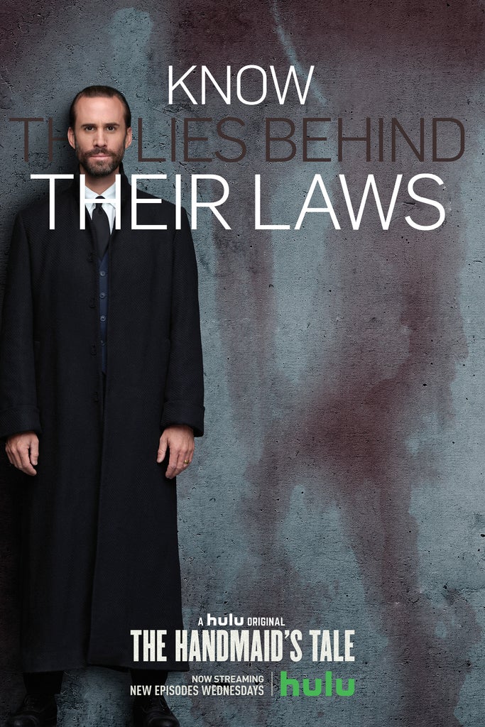 Joseph Fiennes - Commander Waterford