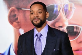 Will Smith Poses With ‘Aladdin’ Castmates for First Set Photo From Disney Remake
