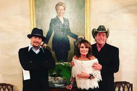 Sarah Palin, Ted Nugent, Kid Rock ‘Level Shade’ at Hillary Clinton by Her White House Portrait