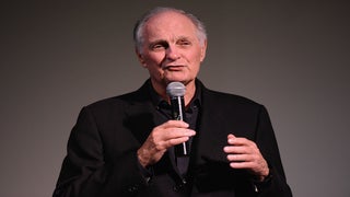 Alan Alda Details Battle With Parkinson’s Disease (Video)
