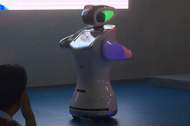Qihan Sanbot CES Asia Qihan Sanbot CES Asia