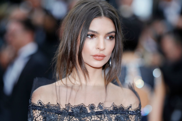 Wisconsin Girl Nice Tits Porn - Emily Ratajkowski Says Her 'Big Boobs' Keep Her From Getting ...