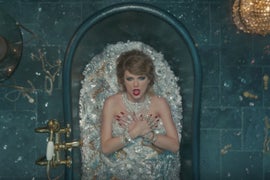 Taylor Swift Drops ‘Look What You Made Me Do’ Video, and Fans Are ‘Confused’ (Video)