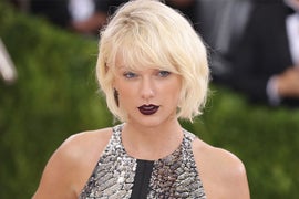 Taylor Swift’s Social-Media Blank-Out Sparks New-Release Hysteria Among Fans