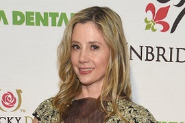 Mira Sorvino Praises Her Father After He Threatens to Kill Harvey Weinstein