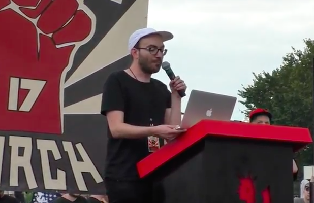 Vice Staff Writer Out After Email To Milo Yiannopoulos Calls Nyt Columnist Lindy West A Fat Feminist