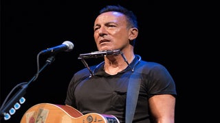 Bruce Springsteen Urges Voters to Remove ‘the Bums’ From the White House