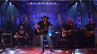 Jason Aldean Opens ‘SNL’ With Tom Petty’s ‘I Won’t Back Down,’ Tribute to Las Vegas Shooting Victims (Video)