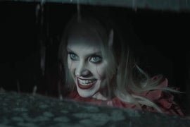 ‘SNL’: McKinnon’s Kellyanne Conway Channels ‘It,’ Drags Anderson Cooper Into the Sewer (Video)