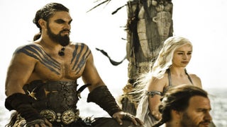 ‘Game of Thrones’ Stars Jason Momoa, Emilia Clarke Reunite (Photos)