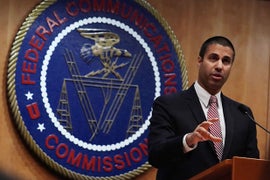 FCC to ‘Clarify’ Legal Protections for Twitter, Facebook in Moderating Content