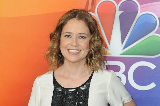 Jenna Fischer Sexy Ass - Jenna Fischer Donates Money to Protestors Who Interrupted ...