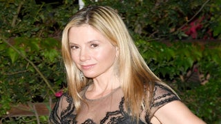 Mira Sorvino Pens Open Letter to Dylan Farrow, Apologizes for ‘Turning a Blind Eye to Your Story’