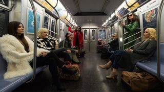‘Ocean’s 8’ Trailer Lands Sandra Bullock, Rihanna in Met Gala Heist (Video)