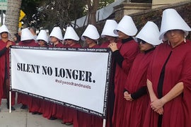 ‘Handmaid’s Tale’ Protesters at Golden Globes Take Stand for ‘Violence-Free’ Hollywood