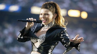 Shania Twain Apologizes for Saying She Would Have Voted for ‘Honest’ Donald Trump