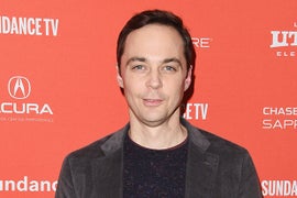 ‘Big Bang Theory’ Stars Jim Parsons and Mayim Bialik Get All Dolled Up in Behind-the-Scenes Photo