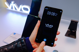 8 Eye-Popping Gadgets at CES 2018, From Storytelling Robots to Augmented Reality Glasses (Photos)
