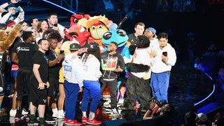NBA All-Star Game: Kevin Hart’s Bizarre Player Intros and 13 More Things You Didn’t See on TV