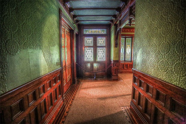 13 Peculiar Facts About The Winchester Mystery House Photos