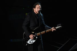 Watch Eddie Vedder Cover Tom Petty During Oscars ‘In Memoriam’ Segment (Video)