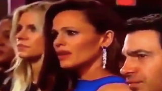 Jennifer Garner ‘Can’t Even Look’ at Her Oscars Meme: ‘I Wanna Just Punch Her in the Face’ (Video)