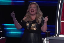 ‘The Voice’ Blind Auditions: Kelly Clarkson Falls in Love About 2 Notes Into Dude’s ‘Despacito’ (Video)