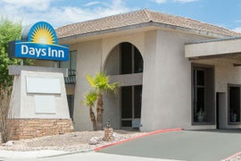 Thanks, Jimmy Kimmel! Days Inn Lake Havasu Gets ‘Insane Amount of Calls’ After Oscar Gag