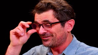 ‘Modern Family’ Star Ty Burrell Fears Death by Buffalo Wings on ‘Hot Ones’ (Video)